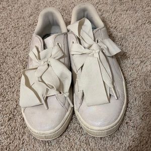 Holographic White/Cream Pumas (Still in good condition)